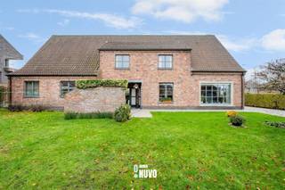 Prachtige villa met praktijk/kantoor op toplocatie in OpwijkBent u op zoek naar de perfecte combinatie van royaal wonen en professionele activiteit?...