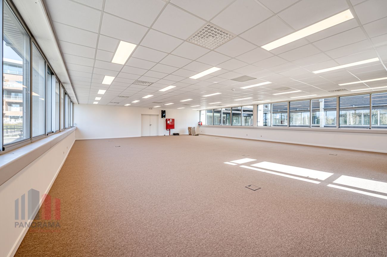 691 m² goedbereikbare instapklare kantoren nabij de R4 Merelbeke - foto 3
