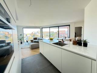 Dit appartement met 3 slaapkamers is gelegen op de 2de verdieping in Residentie Plume in het hart van Asse.Het appartement omvat een leefruimte met...