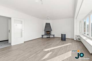 Dit instapklaar 3 slaapkamerappartement met een centrale ligging, op wandelafstand van het strand, petit paris en de gezellige 3-gapers baadt in...