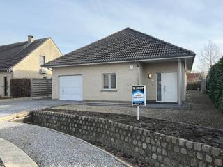 Deze ruime woning is gelegen op een rustige en aangename verkaveling, ideaal voor wie houdt van privacy en een ontspannen woonomgeving. Met...