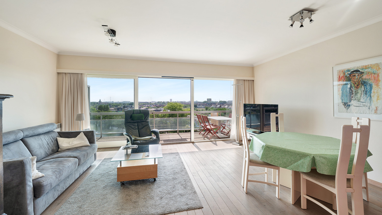 Zongericht ruim 2-slaapkamer appartement met prachtige zichten - foto 3
