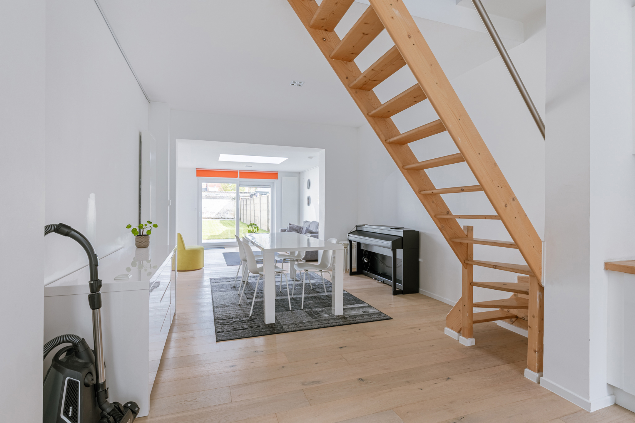 Ruime stadswoning met 4 slaapkamers en tuin nabij centrum Gent! - foto 2