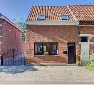 Charmante HOB met tuin op wandelafstand van de Kalmthoutse Heide.Ideale starterswoning of investeringspand.De woning is voorzien van een inkomhal met...