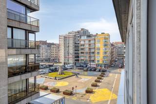 This studio in Heist was completely and tastefully renovated in 2026, so you can immediately enjoy modern living comfort. Located on the third...