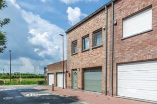 Een ruime, instapklare en energiezuinige woning (bouwjaar: 2009) met oa. 5 slaapkamers, 2 badkamers, garage, 16 zonnepanelen, terras +...