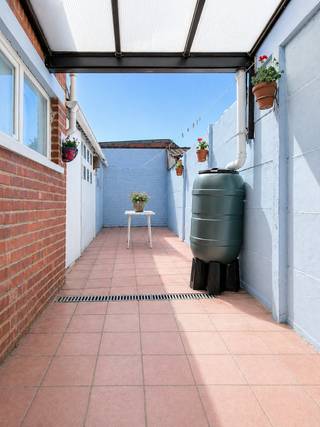 ZAT 9/5 — 1ste BEZOEKDAG OP AFSPRAAK 0488 85 81 84 Deze charmante woning met karakter is gelegen op wandelafstand van het station en centrum,...