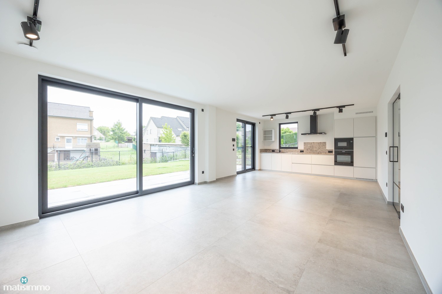 HOOGWAARDIG AFGEWERKTE NIEUWBOUWWONING MET DRIE SLAAPKAMERS EN TUIN (INCLUSIEF TUINONDERHOUD) TE RIEMST - foto 4