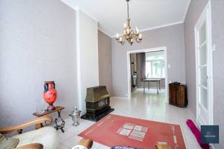 Ga naar www.makelaarshuys.be te koop en schrijf u in bij het pand.De woning is voorzien van een praktische voortuin.De bewoonbare oppervlakte is...
