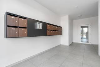 <p>Het project omvat 17 appartementen en een handelsruimte.</p>

<p>De gemeenschappelijke tuin zorgt voor een groene en rustgevende omgeving terwijl je toch in het hart van Zulte bent.</p>

<p>Er zijn nog meerdere appartementen beschikbaar, neem contact op met Karel van ERA Bossuyt voor meer informatie en detail.</p>

<p>Troeven:</p>

<ul><li>Ondergrondse parking</li><li>Privatieve bergingen</li><li>Centrale ligging in Zulte</li><li>Groene omgeving</li><li>Afgesloten fietsenberging</li><li>6% BTW mogelijk</li></ul>