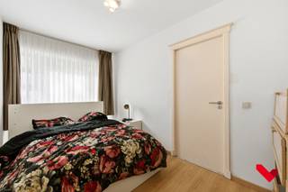 <p>Op zoek naar een gezellige woonplek op toplocatie? Dit lichtrijke gelijkvloerse appartement bevindt zich in het bruisende centrum van Leuven, op wandelafstand van winkels, horeca, openbaar vervoer en alle stadsvoorzieningen.</p>
<p></p>
<p>Het appartement in Residentie Lovania beschikt over een aangename leefruimte met open keuken, ideaal om te ontspannen of gasten te ontvangen. De aparte slaapkamer biedt voldoende rust en privacy. Verder is er een inkomhal en een praktische badkamer uitgerust met een douche.</p>
<p></p>
<p>Dankzij de centrale ligging en de efficiënte indeling is dit appartement perfect voor starters, alleenstaanden of als investering.</p>
<p></p>
<p>Troeven:</p>
<ul>
<li>Gelijkvloers – makkelijk toegankelijk</li>
<li>Centrale ligging in Leuven</li>
<li>Aparte slaapkamer</li>
<li>Open leefruimte met keuken</li>
<li>Ideaal als investering of eerste woonst</li>
</ul>
<p></p>
<p>Interesse? Neem snel contact op voor een bezoek en ontdek zelf de charme van dit appartement!</p>