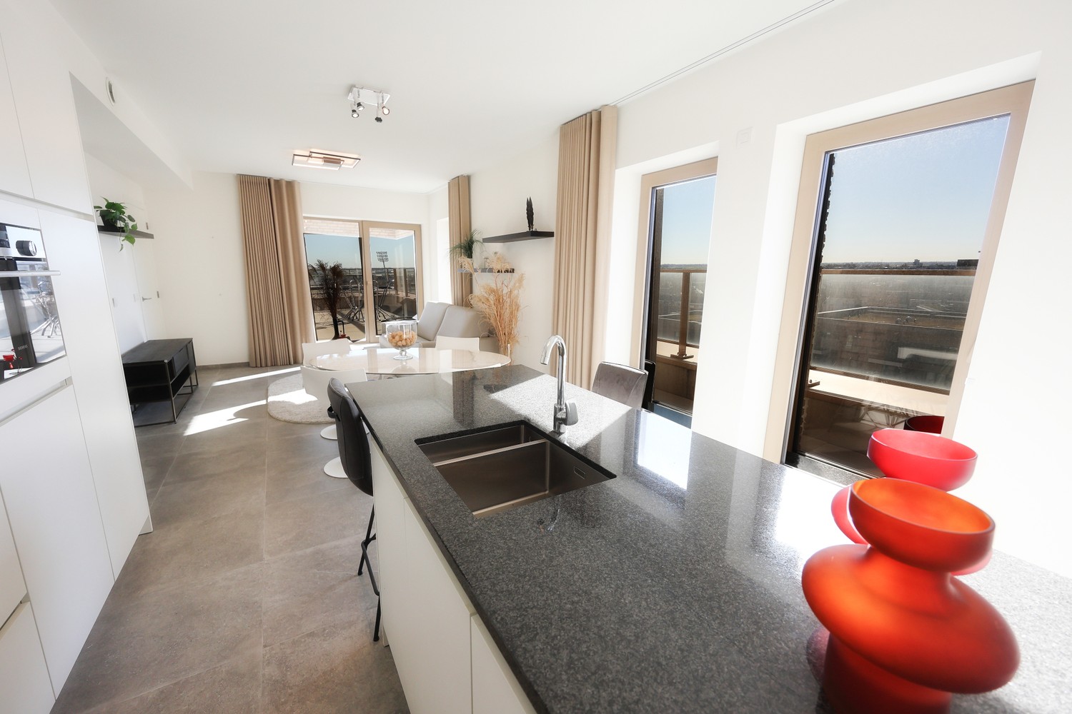 Recent apartment with 2 bedrooms and a sunny 25 m² terrace ! - photo 4