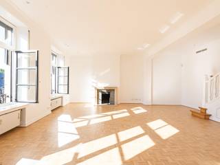 Dit elegante duplex penthouse is ideaal gelegen in de besloten en beveiligde woongemeenschap Square du Bois. Het appartement beschikt over een...