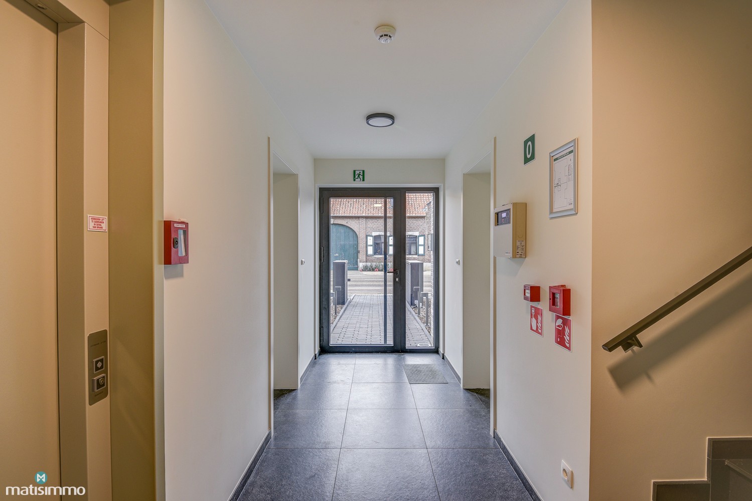 RUIM NIEUWBOUW APPARTEMENT MET 2 SLAAPKAMERS, TERRAS, GARAGE, AUTOSTAANPLAATS EN KELDERBERGING TE BEVERST - foto 4