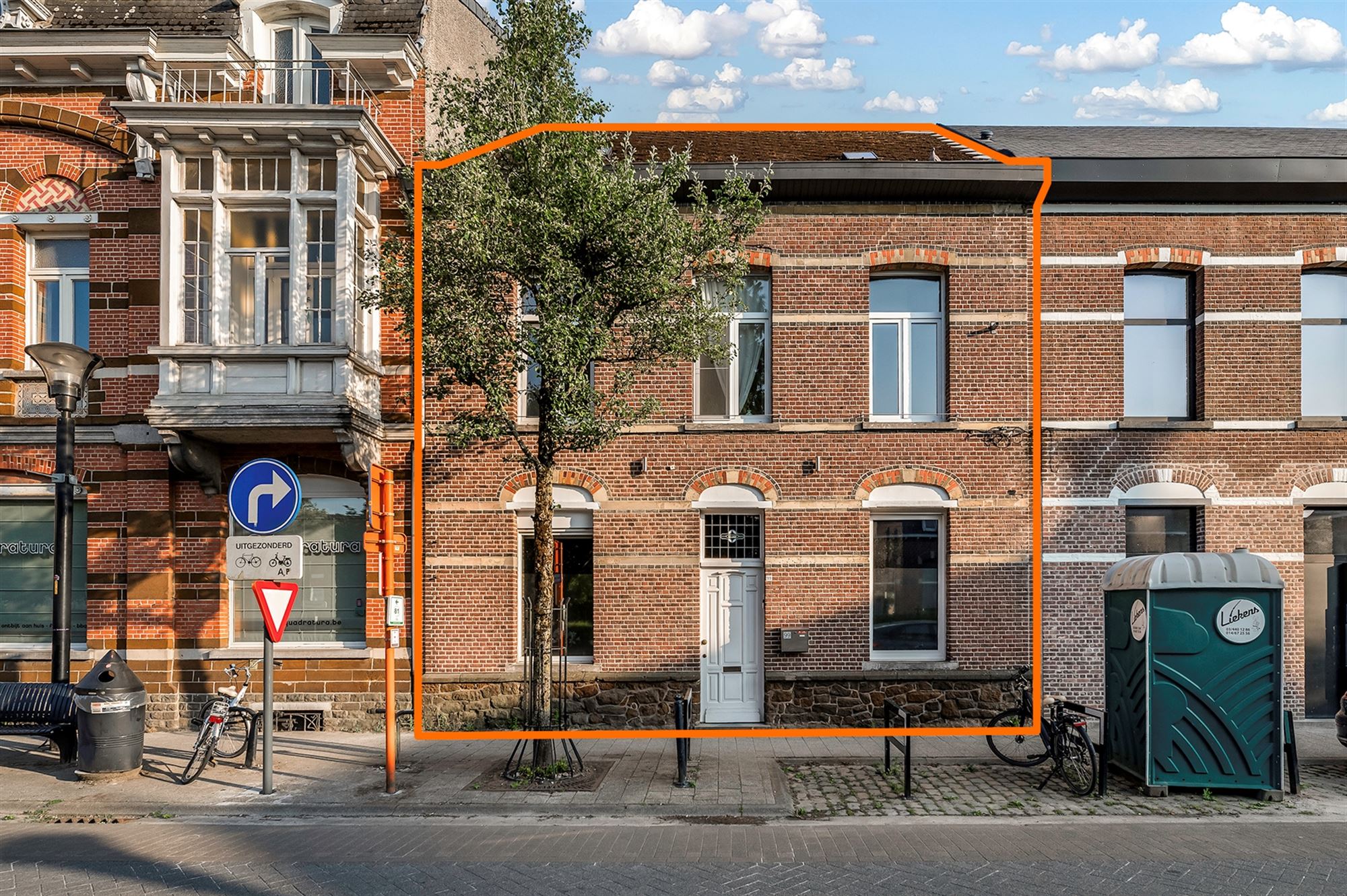 PRACHTIG INSTAPKLAAR HERENHUIS IN GEEL CENTRUM  - foto 1
