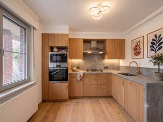 Deze te renoveren woning is de perfecte opportuniteit voor wie op zoek is naar een eigendom die volledig naar eigen stijl en wensen ingericht kan worden. Dankzij de uitstekende ligging vormt dit pand een waardevolle investering of ideale gezinswoning. Kortom, de perfecte start voor uw renovatieverhaal!<br /><br />INDELING:<br />- inkomhal<br />- ruime leefruimte/eetkamer met veel lichtinval voorzien van rolluiken<br />- keuken<br />- kelder<br />- wasplaats/berging<br />- 2 slaapkamers<br />- badkamer<br />- zolder met technische ruimte en mogelijkheid tot een 3e slaapkamer<br />- tuinberging/garage<br />- grote zonnige tuin<br /><br />Waarom dit de perfecte investering is?<br /><br />- Toplocatie: strategisch gelegen nabij Aalter met een vlotte verbinding naar de E40 <br />- Recente upgrades: vernieuwd buitenschrijnwerk <br />- Potentieel: mogelijkheid tot 3 slaapkamers<br />- Buitenruimte: een tuin waar u volledig tot rust kunt komen<br />- Aanwezigheid van een droge kelder<br /><br />Ziet u de mogelijkheden van dit renovatieproject en wilt u deze woning zelf ontdekken? Plan dan snel uw bezoek in!<br /><br />Deze AI-visualisaties zijn bedoeld als inspiratie. Er werd geen rekening gehouden met technische specificaties, stedenbouwkundige voorschriften of de concrete mogelijkheden tot realisatie.<br /><br /><br />Dit pand is onderworpen aan de renovatieverplichting van de Vlaamse overheid voor residentiële gebouwen (behoudens bij sloop binnen 5 jaar na de aankoop). Consulteer voor meer informatie de website van het Vlaams Energie- en Klimaatagentschap via https://www.vlaanderen.be/een-woning-kopen/renovatieverplichting-voor-residentiele-gebouwen