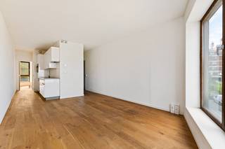 In het bruisende hart van Antwerpen, vlakbij de hippe Slachthuissite treffen we dit één-slaapkamer appartement aan de Twee Netenstraat...