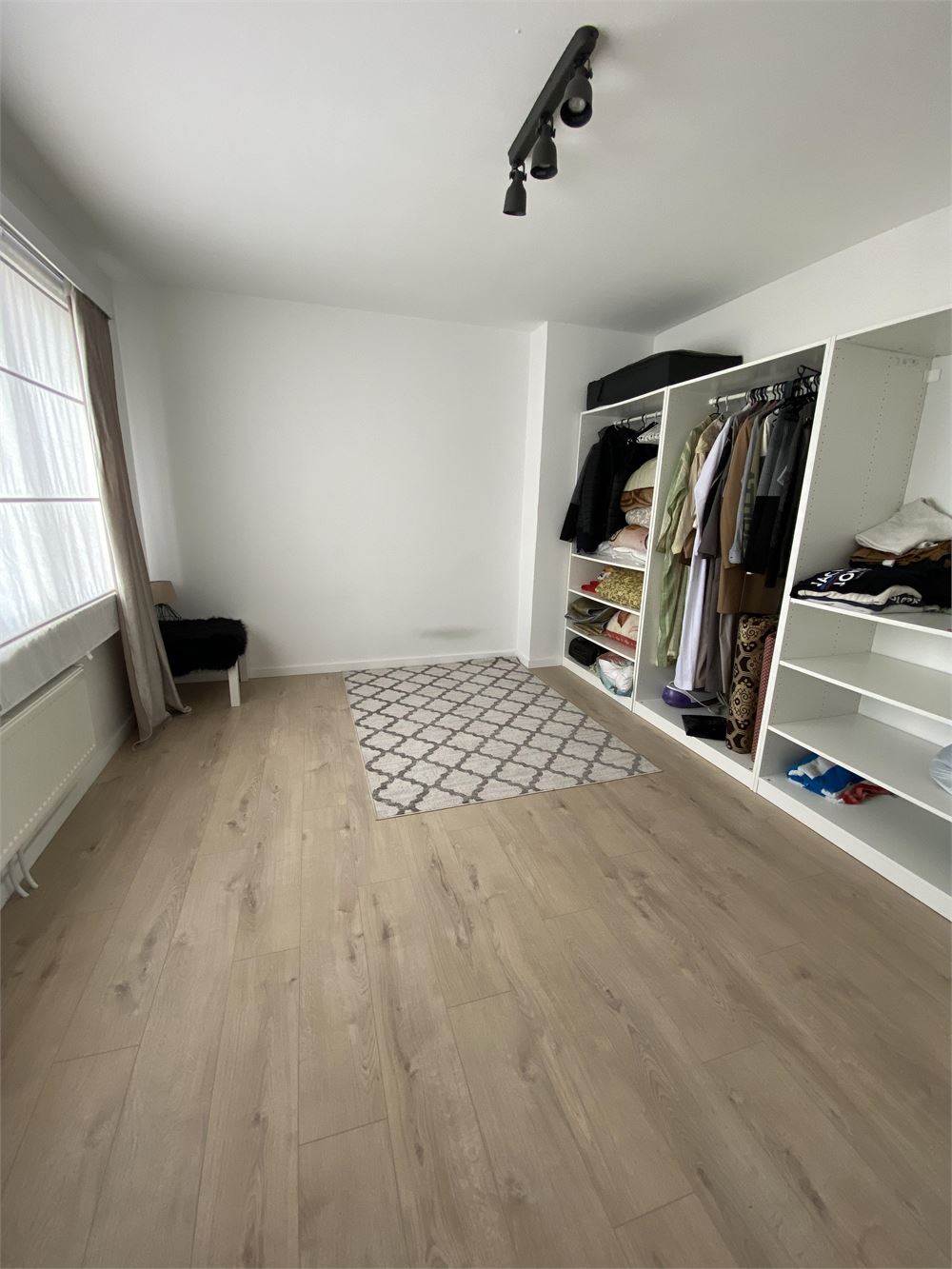 Nieuw gerenoveerd 2 slaapkamer appartement - foto 3