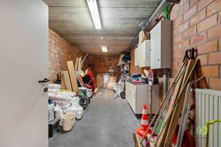 Peutie : espace polyvalent actuellement aménagé en atelier, archives et salle de réception. Les espaces sont très flexibles et peuvent,...