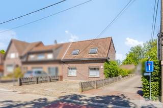 Op een uiterste rustige locatie Berlaar-Heikant, bevindt zich deze charmante HOB met garage en gezellige tuin op 495 m².De woning is gelegen in een...