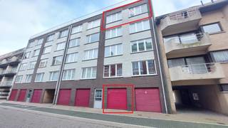 Dit prachtige appartement is gelegen in het centrum van Bredene Duinenin een zeer rustig gebouw direct nabij zee & strand, winkels en openbaar...