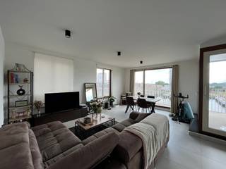 Dit lichtrijke, ruime hoekappartement bevindt zich op de derde verdieping van een recente residentie in de bruisende en hippe wijk rond de...