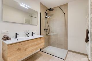 In het centrum van Anzegem, vlak bij de kerk, ontdek je dit lichtrijke tweeslaapkamerappartement in het nieuwbouwproject L’Eglize. Terwijl...