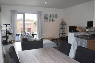 RUIM EN LUMINEUS DUPLEX-APPARTEMENT 97M² MET 2 SLAAPKAMERS EN ZUID-GEORIËNTEERD TERRAS1ste en 2de verdieping - ligging in centrum Breendonk...