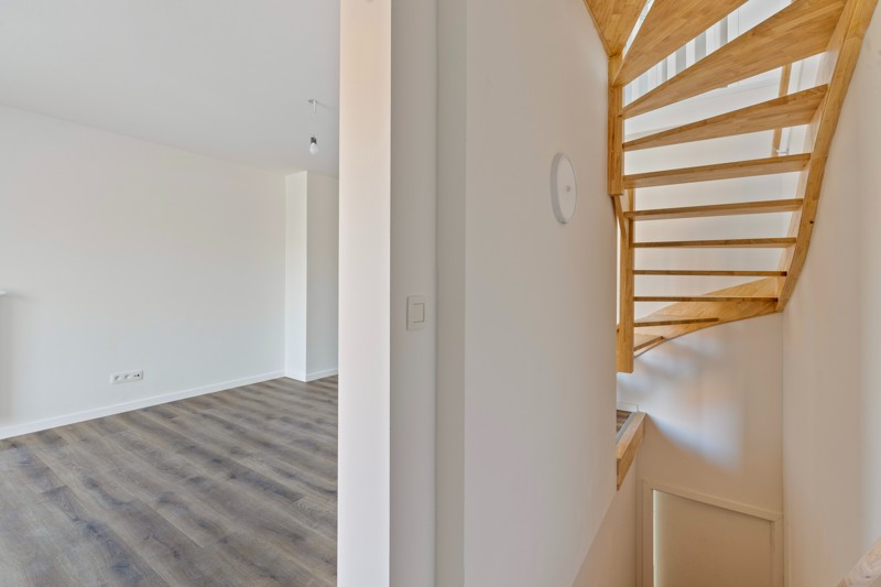 Volledig gerenoveerd, 1 slaapkamer appartement met terras en parkeerplaats TE KOOP in Beveren-Leie! - foto 3