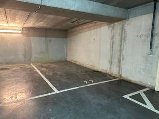 Gelegen tussen het Josaphat Park en het Georges-Henri Park, bieden wij u een parkeerplaats gelegen op de -1 verdieping van een recent gebouw van...