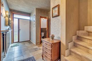 Voor meer info of een bezoek, bel 054 69 39 36 - Nabij het centrum van Ninove bevindt zich deze solide woning! Winkels, scholen, treinstation...