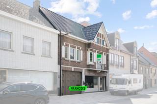 Bent u op zoek naar een uitzonderlijke investering met eindeloze mogelijkheden? Dan is dit uitstekend gelegen handelspand met woonst en loods...