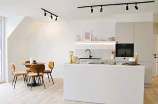 Unieke kans: luxueuze toprenovatie op toplocatie in Gavere!Hoekappartement met 2 slaapkamers, veel licht, zicht en bergruimte – eerste...