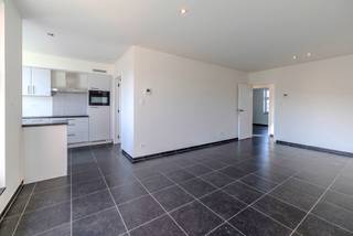 Instapklaar 2-slaapkamerappartement met 2 ondergrondse parkeerplaatsen en berging in Lille!Het nieuwbouw-appartement, gelegen op de eerste verdieping...