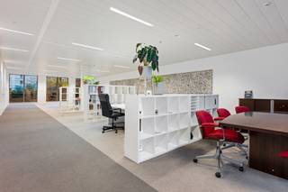 Deze kantoorruimte van 190m² is gesitueerd op het gelijkvloers van een recent gerealiseerd gebouw in de omgeving van ’t Eilandje te Antwerpen...