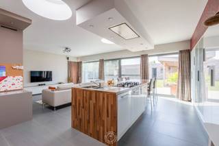 Op zoek naar een unieke combinatie van wonen en werken? Dan is deze prachtige eigendom in de Oude Dorpsstraat 71 te Vrasene absoluut het...