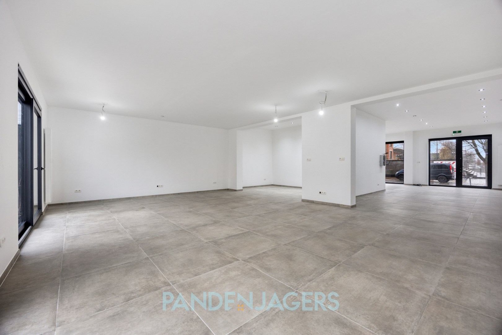 Volledig gerenoveerd handelspand met uitzonderlijke buitenruimte te Duffel - foto 3