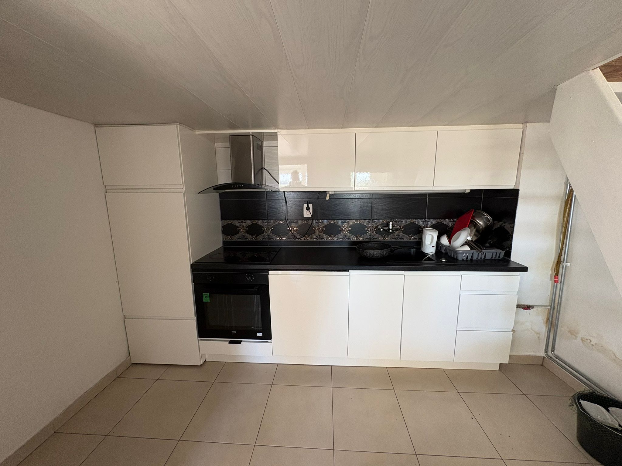 Gerenoveerde gezinswoning te huur te Veurne met 5 slaapkamers! - foto 3