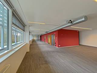 De kantoorruimte 363m² is gelegen op het bedrijventerrein te Langevoorde. Het heeft een vlotte verbinding naar de Knokkebaan en ligt op een...