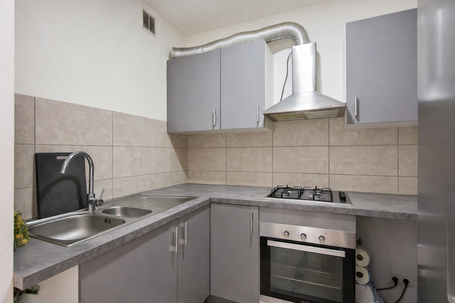 Kleinschalig gebouw met 2 appartementen en ruime garage met tuin in het centrum van Willebroek - foto 4