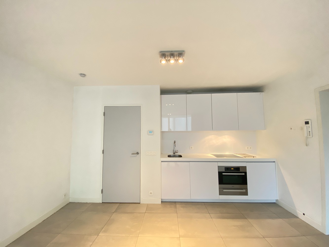 Modern 1-slaapkamer appartement met terras en autostaanplaats. - foto 5