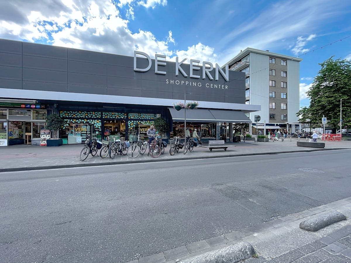 Commercial property in the shopping center 'De Kern' in Wilrijk for sale. - photo 2