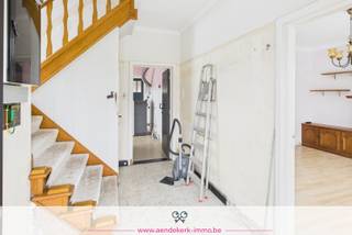 Op de Kromstraat in Bree vind je deze rustig gelegen gezinswoning met drie volwaardige slaapkamers, een kelder, meerdere achterliggende bergruimtes...