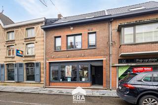 Gelegen midden in het centrum van Maaseik biedt deze gesloten bebouwing een unieke kans voor wie wonen en werken wil combineren. Deze eigendom...