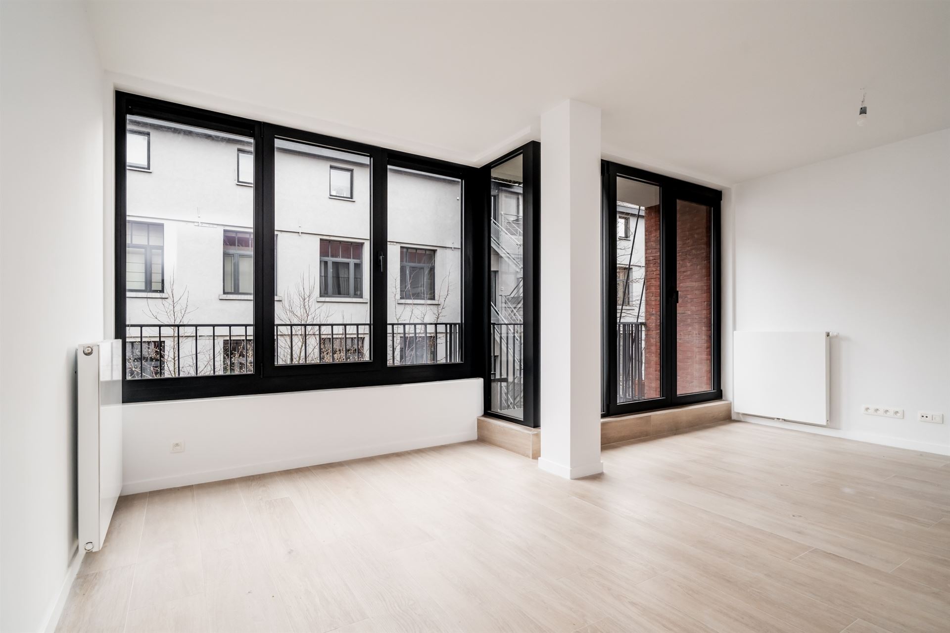 Vlakbij de Tour & Taxis site, prachtig nieuw duplex met 2 slaapkamers en terrassen ! - foto 2