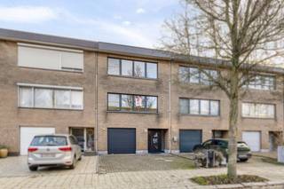 Ben je op zoek naar een energiezuinige woning in een rustige en aangename woonbuurt, maar toch in de nabijheid van Antwerpen? Dan is deze...