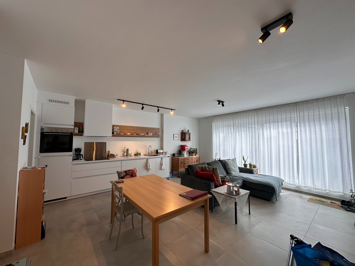 Mooi appartement in rustige straat, doch vlakbij centrum met parking en berging - foto 4
