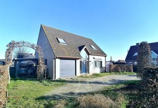 Ontdek deze vrijstaande woning op een uitstekende ligging in een rustige doodlopende straat, op een ruime kavel van 735 m². De woning biedt onder...