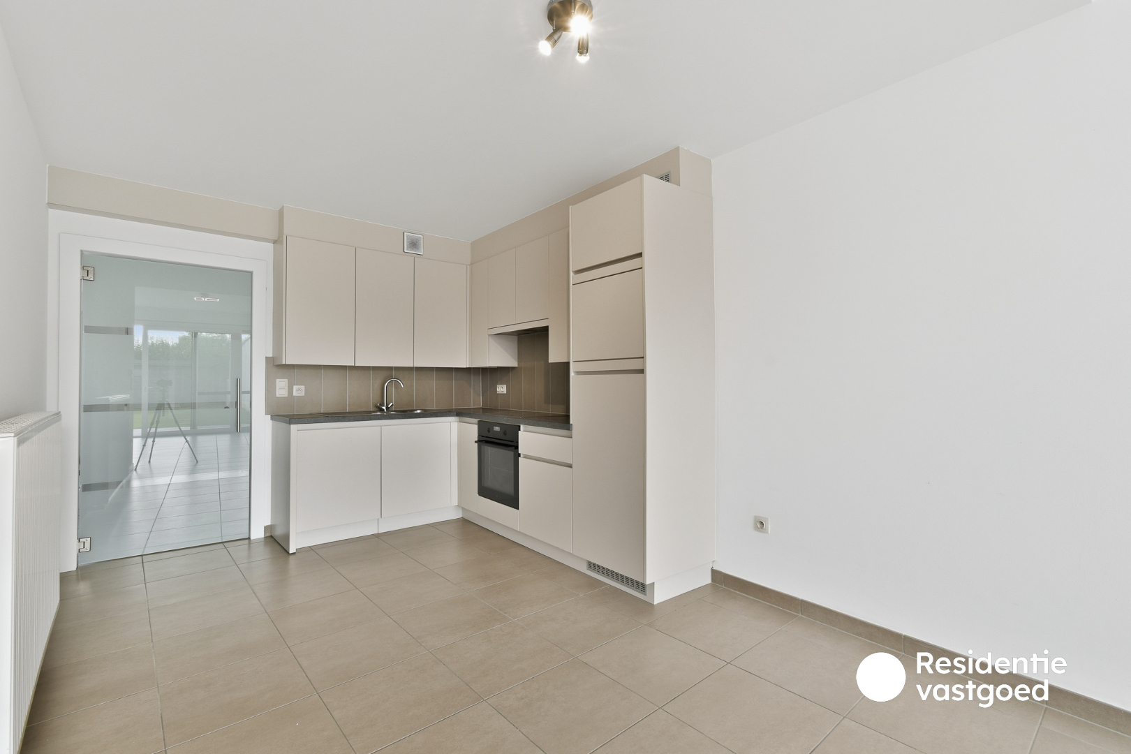 Recente woning met 3 slaapkamers en zonnige tuin nabij centrum Oudenburg - foto 4