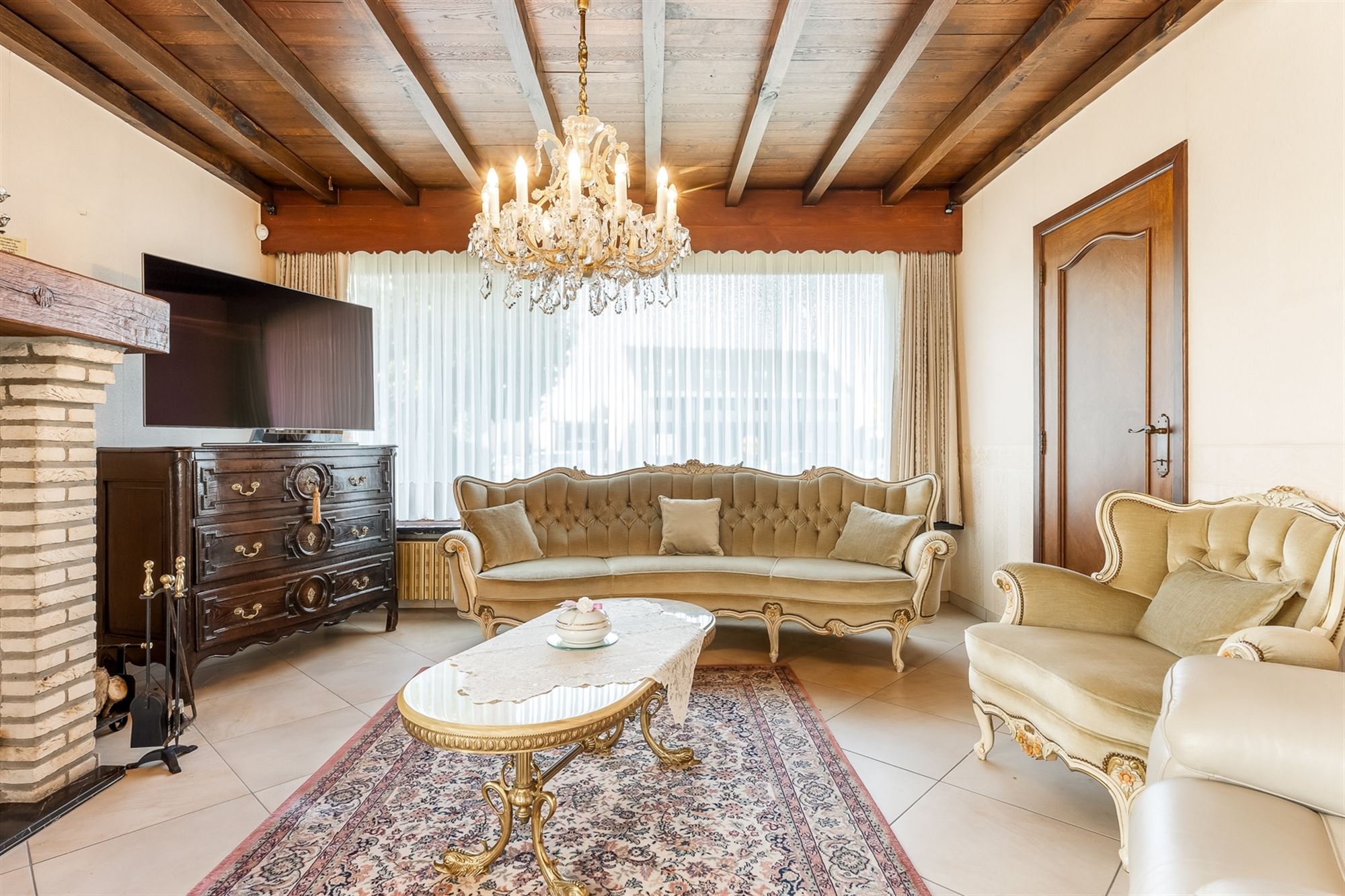 OP TE FRISSEN GELIJKVLOERSE WONING MET 3 SLAAPKAMERS OP EEN RUIM PERCEEL IN HET CENTRUM VAN OOSTHAM - foto 4